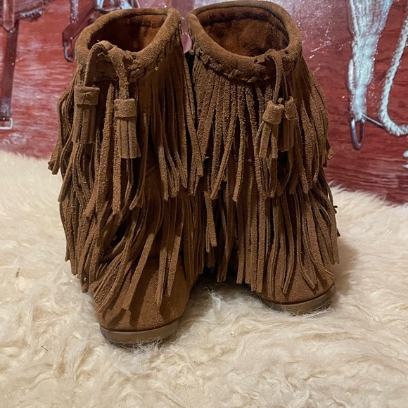 Minnetonka suede fringe boots - Picture 4 of 8